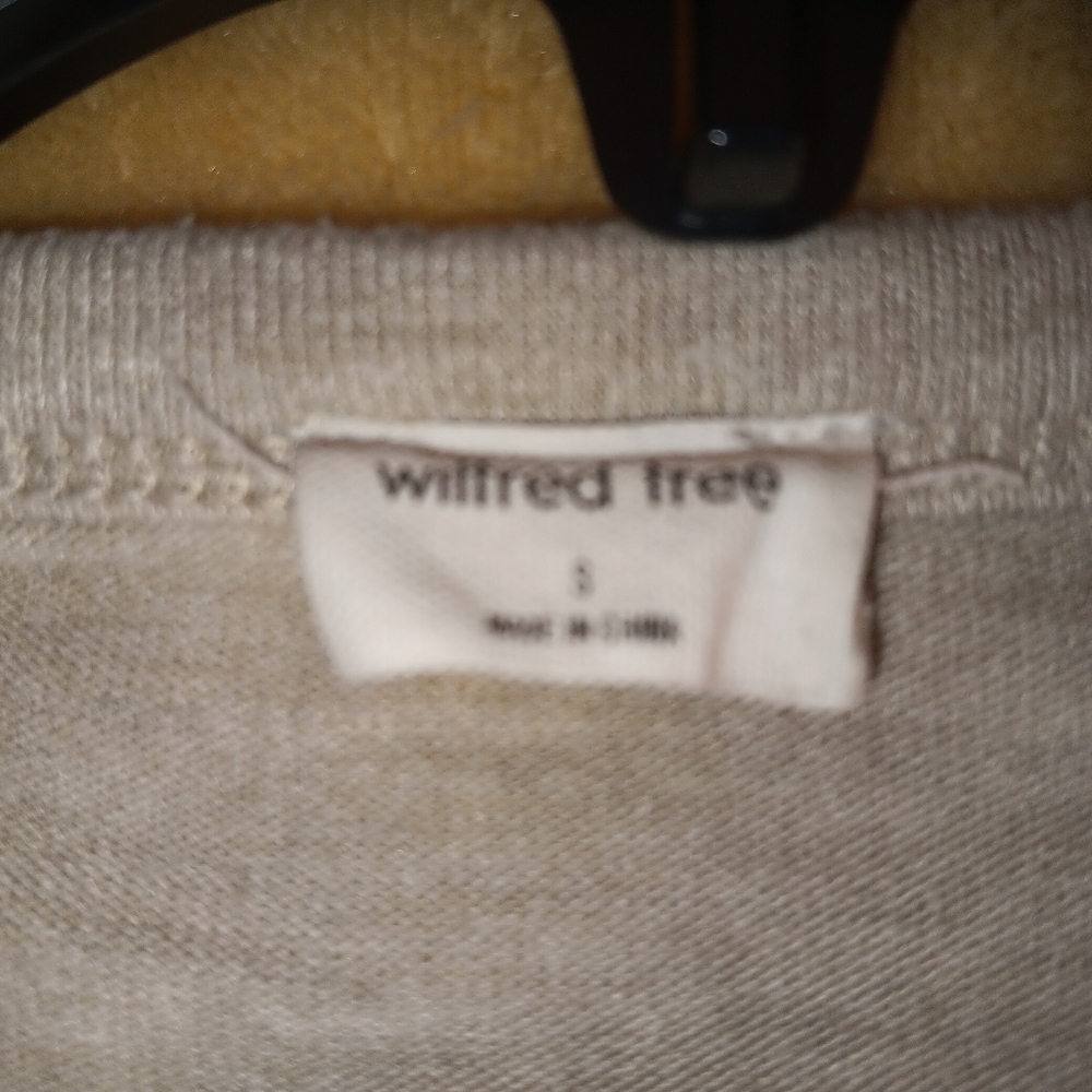 Women's size small,  Wilfred Free shirt - Picture 3 of 3